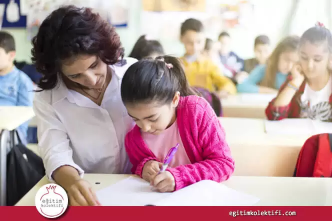 Küçük bir sınıfta da öğretmenin donanımı ve motivasyonu kaynaklı öğrenme eksikleri yaşanabilir.